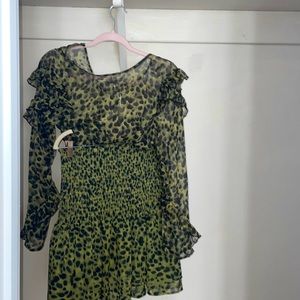 Shirt size 32 +skirt size L